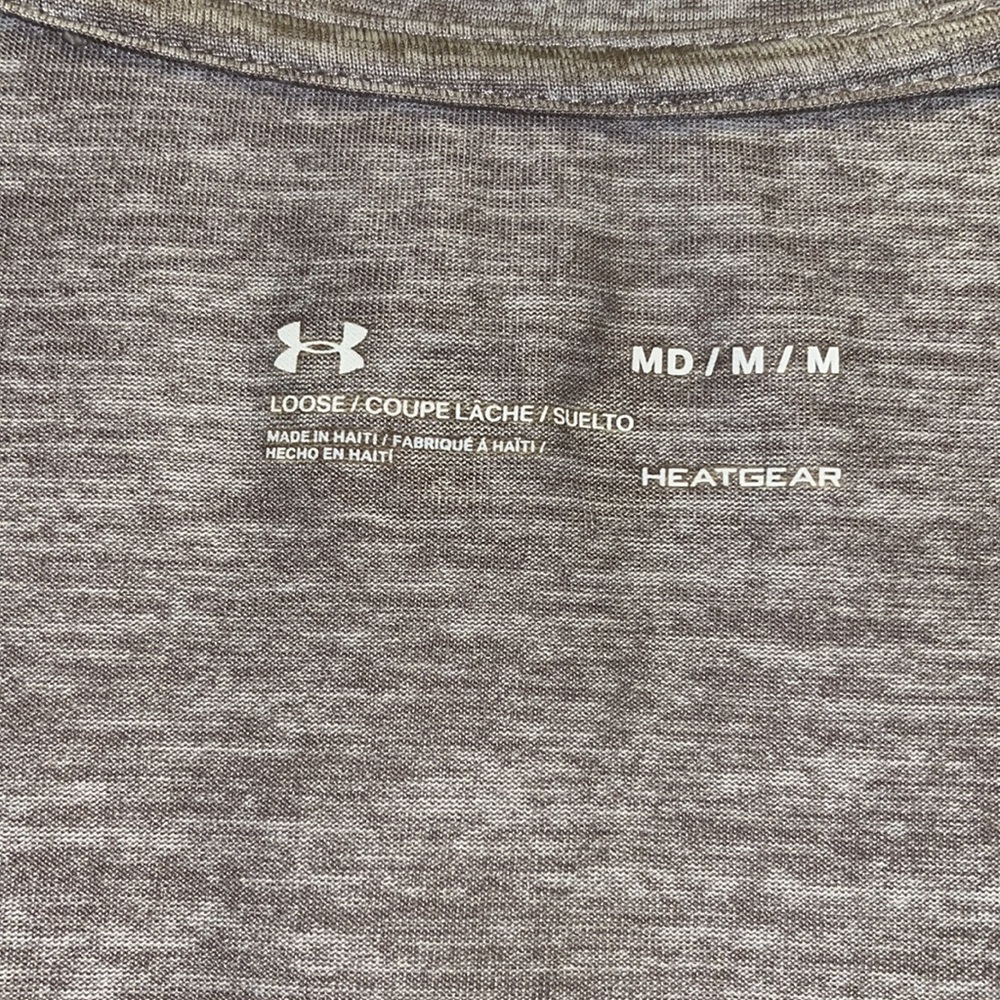 ⭐️Underarmor vneck - Picture 8 of 9